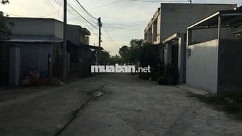 Phòng trọ cho thuê gần ngã tư Hóc Môn diện tích 18m2,gác 8m2, WC riêng