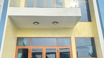 Cần bán gấp nhà 1 trệt - 1 lầu. Nhà mặt tiền đẹp phong cách hiện đại.