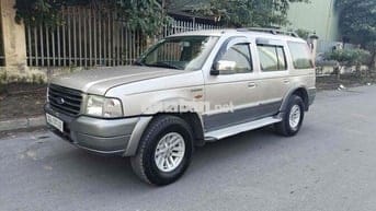 Ford Everest Vàng cát 7 chỗ