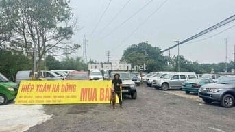 Nissan Livina 7 chỗ màu Vàng cát