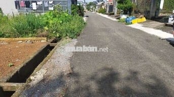 Chính chủ bán đất thổ cư.mặt tiền đường nhựa