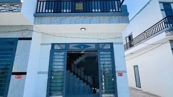 Nhà 2 MT, ngay ngã ba Mỹ Hạnh, gần Hóc Môn,nhà mới 450triệu nhận nhà