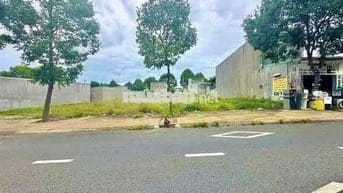 Chú Chung gửi bán mảnh đất gần bệnh viện Mỹ Phước , đối diện KCN , SHR