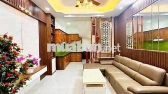 BÁN NHÀ PHẠM VĂN ĐỒNG. NGOẠI GIAO ĐOÀN GẦN PHỐ Ô TÔ ĐỖ CỔNG. 8 TỶ