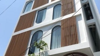 Bán khách sạn -DT130M2-6tầng-16P víp(gần biển)-vĩnh Hoà - NT - CHỈ 17T