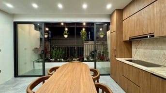 Bán Nhà Nguyễn khánh Toàn, full NT, Thang máy, 46m, 6 tầng, giá 13,7tỷ