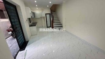 Bán nhà căn góc hiếm ở Giang Biên 34m2 4 tầng mới giá nhỉnh 4.x Tỷ