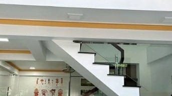 NHÀ ĐẸP VỀ Ở LUÔN , CHỦ TẶNG TOÀN BỘ NỘI THẤT , ĐƯỜNG THÔNG Ô TÔ VÀO