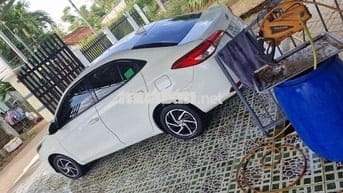 Nhà e cần mua con vios gia dình doi 2020 cho lên a