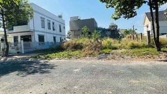 KẸT TIỀN BÁN MẢNH 2002m2 SỔ RIÊNG, GIÁ 180 TRIỆU, GẦN TRƯỜNG CHỢ KCN