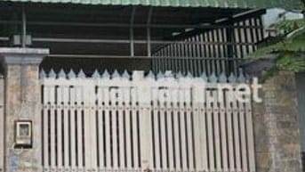 Nhà mặt tiền Bà Điểm 4, 1 trệt 1 lầu, gần trường học, chợ.