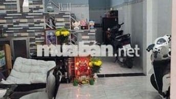 Bán nhà 1 trệt 1 lầu 2 phòng ngủ 2 wc ngay chợ trường học