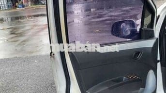 Chevrolet Spark Trắng 5 chỗ