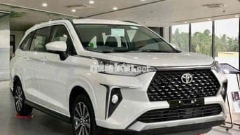 Toyota Veloz Cross Trắng 7 chỗ