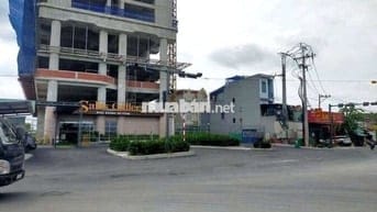 KẸT TIỀN CẦN BÁN GẤP NHÀ CẤP 4 VÀ 2 PHÒNG TRỌ PHÍA SAU