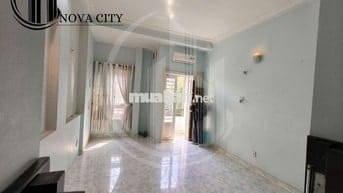 Ban công, nội thất đầy đủ, giá chỉ 5tr Ngay AEON Q8