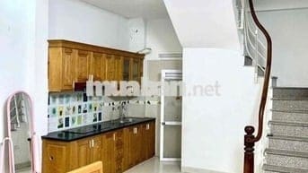 Nhà 5 tâng phố Yên Phúc. 10m ô tô. ngõ thông tứ tung