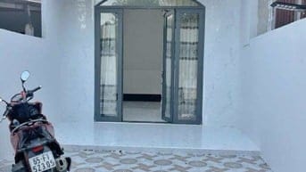 Bán nhà 104 m2 mới xây có sân rộng ở Ba Láng