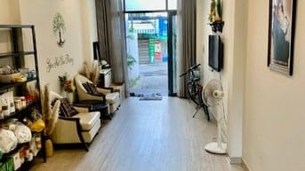 Cho thuê mặt bằng tầng trệt nhà mới hẻm xe hơi tiện kinh doanh 