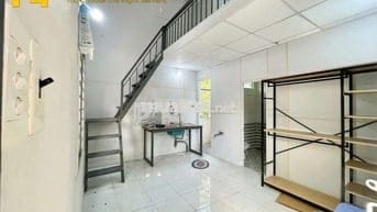 Phòng trệt nhiều cửa sổ trời, gác cao siêu thoáng