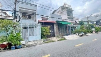 Nhà trệt lầu MT đường số 37 vị trí đẹp vô ở liền