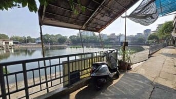 HÀNG HIẾM BAY NHANH, MẶT HỒ VÕ THỊ SÁU