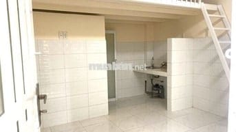 Máy lạnh sẵn,ngay cầu chánh hưng,gát lửng,riêng biệt