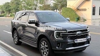 Ford Everest Titanium Xám 7 chỗ 30575 km