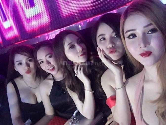 Cần tuyển phục vụ phòng Hát Karaoke thu nhập cao