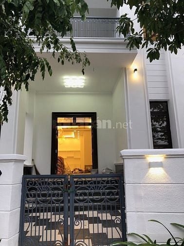 Cho thuê nhà góc 2 mặt tiền Võ Văn Kiệt, Trần Đình Xu, 6x20m