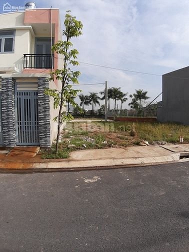 Đất chính chủ  lô GÓC 2 mặt tiền Đường PHAN VĂN MÃNG giá 700 triệu, 