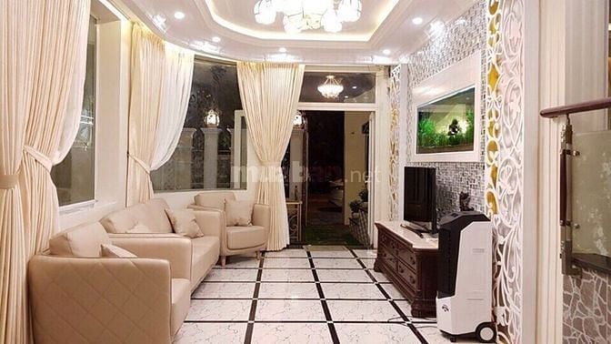 Cần người chăm em bé và làm việc nhà