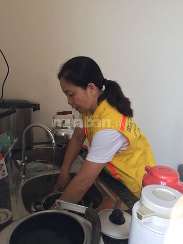 Cần gấp 1 người giúp việc nhà ăn ở lại tại nhà