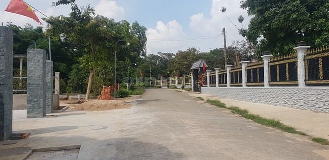Đất nhà cần bán đường nhựa 6m2 DT10x40 cách mặt tiền đường chính 100m2