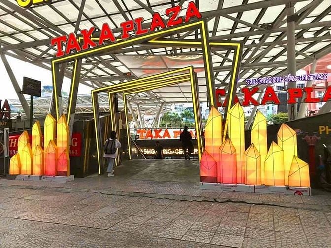 Sang gấp kiot mặt tiền đường chính Taka Plaza Phạm Ngũ Lão Q1.