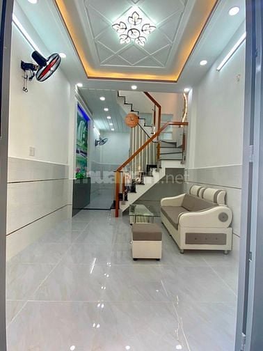Cần tuyển 1 người giúp việc nhà phụ giữ bé bao ăn ở làm lâu dài