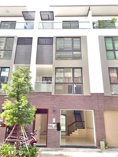 Cho thuê nhà khu villa Hà Đô Centrosa 118 3-2 Q10. DT: 5,5x16 3L ST.