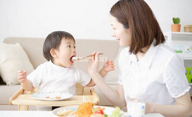 Nhà cần tìm 1 người giữ em bé 1 người giúp việc nhà 1 người chăm bà