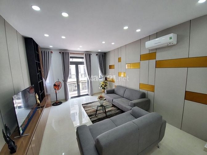 Gia đình cần 1 người giữ em bé 1 người giúp việc nhà 1 người chăm bà