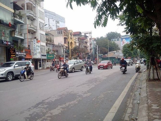 Bán nhà SDCC mặt phố 106 Ngọc Khánh, đối diện Vinhomes Gallery, dt 33m