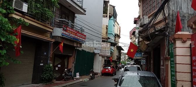 Chính chủ bán nhà 9 tỷ 700 triệu. Nhà 5 tầng " thang máy" 