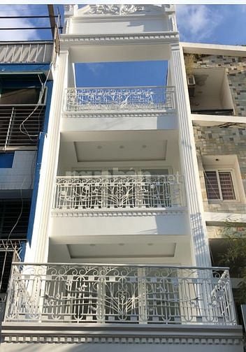 Nhà mặt tiền Q1 mới xây xong. 4 tầng DT 326 m2 Thang máy Giá 27,9 tỷ