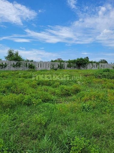 Giáp ranh UBND Xã Hàm Liêm. 1 Sào CTLN. GIÁ 1.9 TỶ. Ngay trung tâm. G