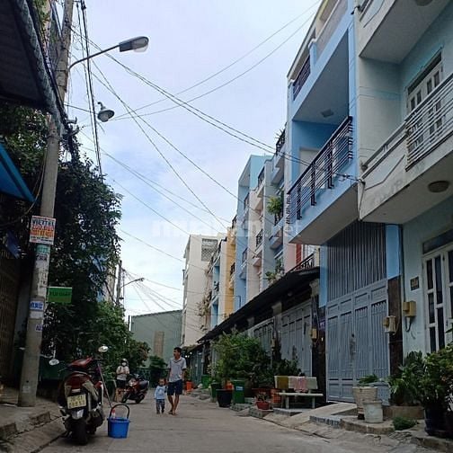 Bán nhà Chiến Lược, Bình Tân. 4x13m (1 trệt, 1 lầu, sân thượng) SDR.
