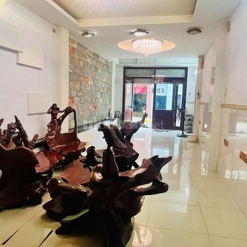 Bán nhà 4m2 x 17m 3 tầng sát mặt tiền chỉ 3 tỷ 9