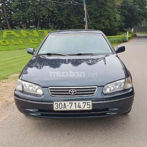 Gia đình cần bán xe ô tô Toyota camry