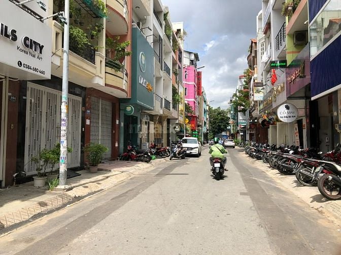 Bán nhà đường Hoa, vị trí rất đẹp, cách Phan Xích long 30m