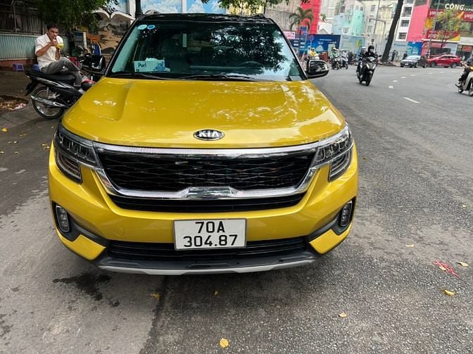 Bán xe Kia Seltos 1.4AT Turbo Prenium Sản xuất 2021, màu vàng
