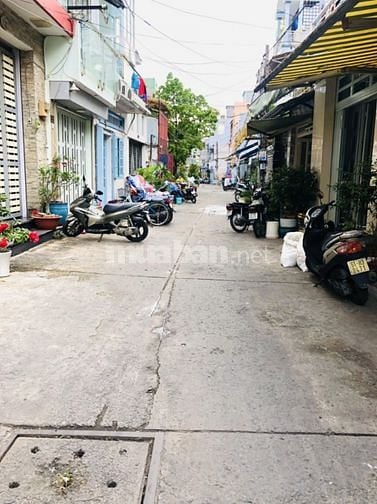Nhà Bà Hạt, q10, gần 42m2, ngang khủng, nhỉnh 4 tỷ xíu.
