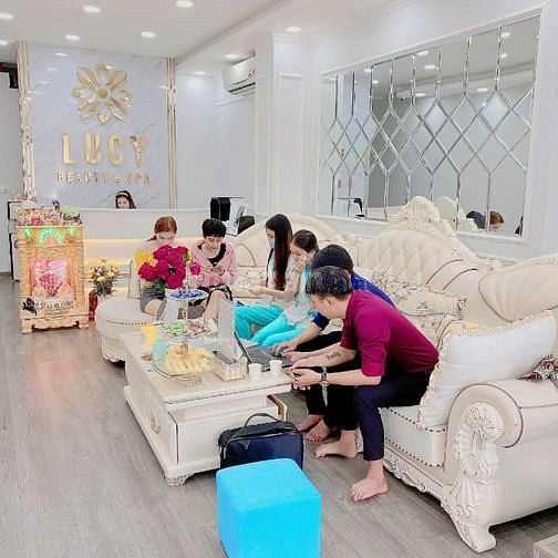 Chính Chủ Sang Tiệm Nail Quận 4 Cực Đẹp Và sang trọng Ngay Quận 4